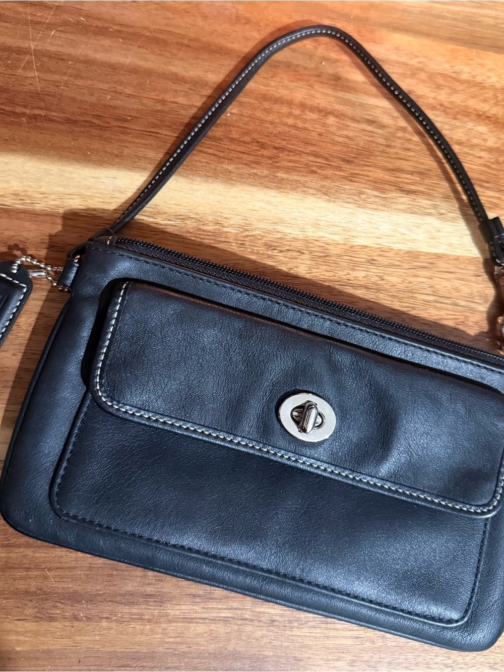 Coach Black Leather Wristlet Clutch - Classic Turnlock Closure - Picture 3 of 9